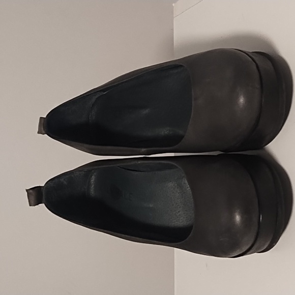 Locale Wedge Leather Heel - Picture 2 of 8